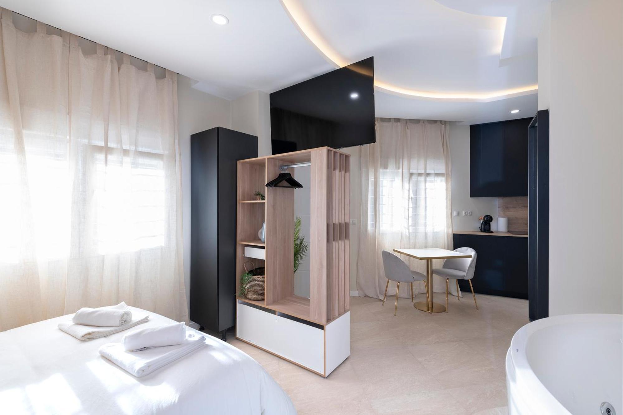 Malaga Boutique V.V Luxury Jacuzzy Apartment Exterior photo