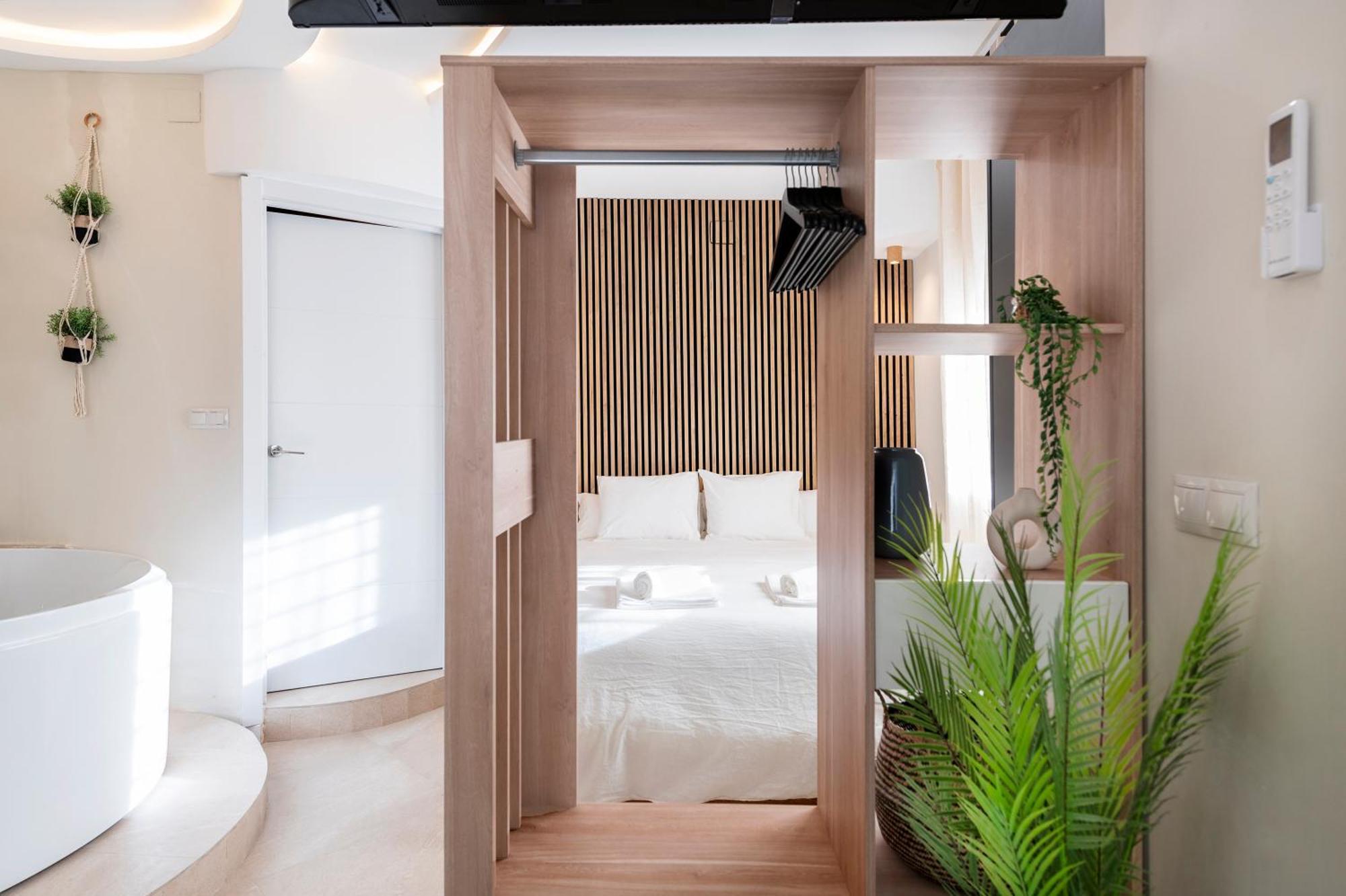 Malaga Boutique V.V Luxury Jacuzzy Apartment Exterior photo